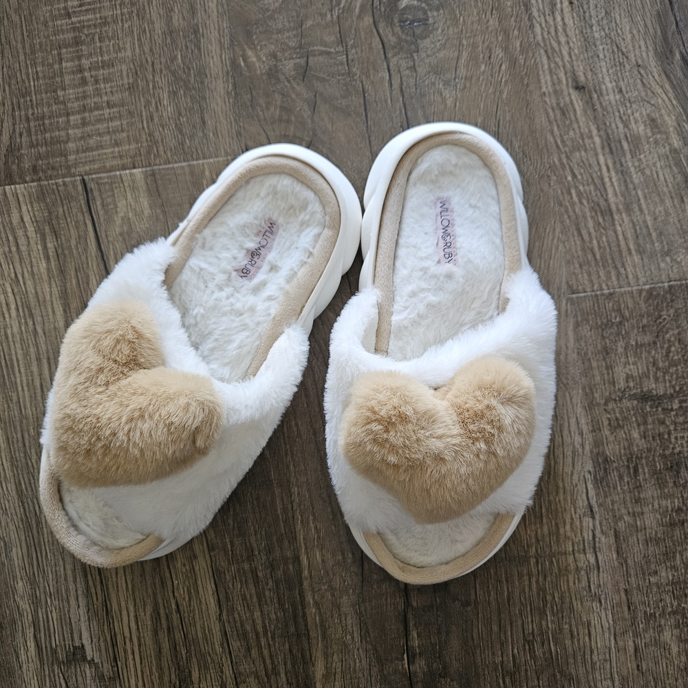 Willow & Ruby Fuzzy Heart Indoor/Outdoor Slippers